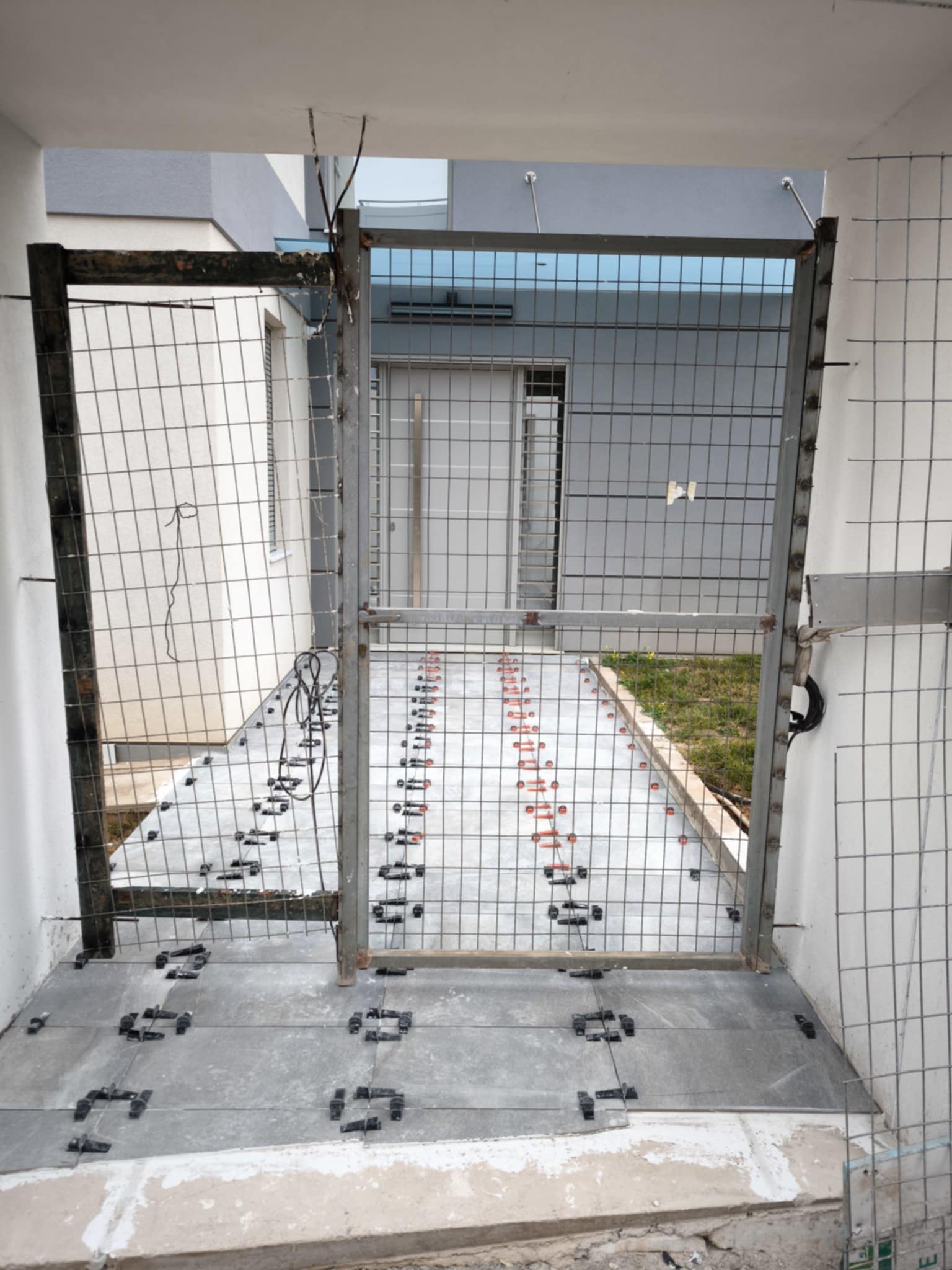 Πόρτα Φράχτη με Περσίδες