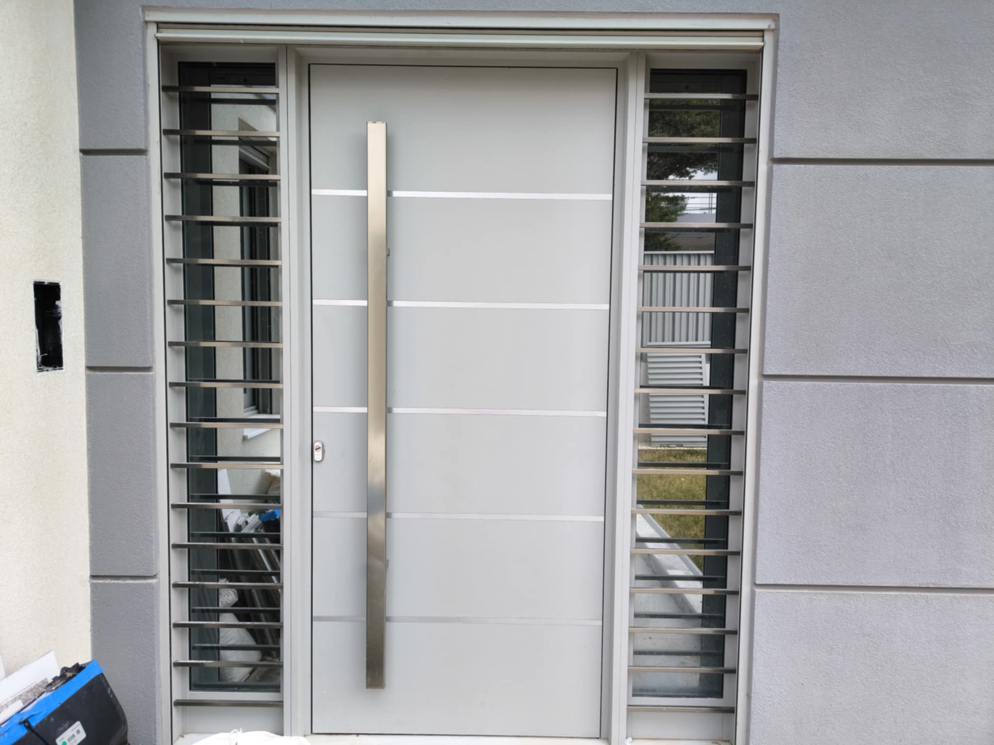 Πόρτα Εισόδου με Πλαϊνά Σταθερά