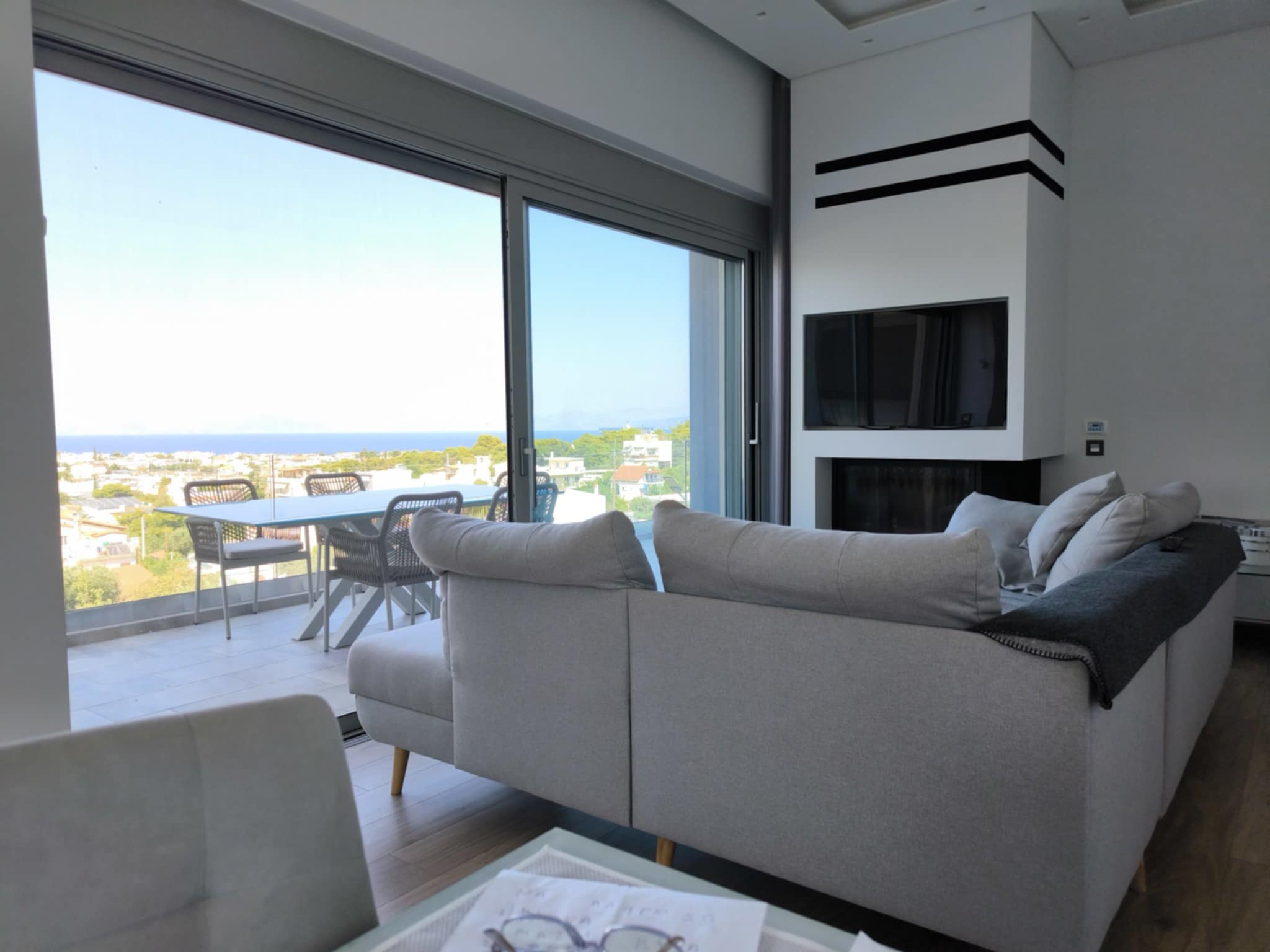 Συρόμενο Κούφωμα Σαλονιού